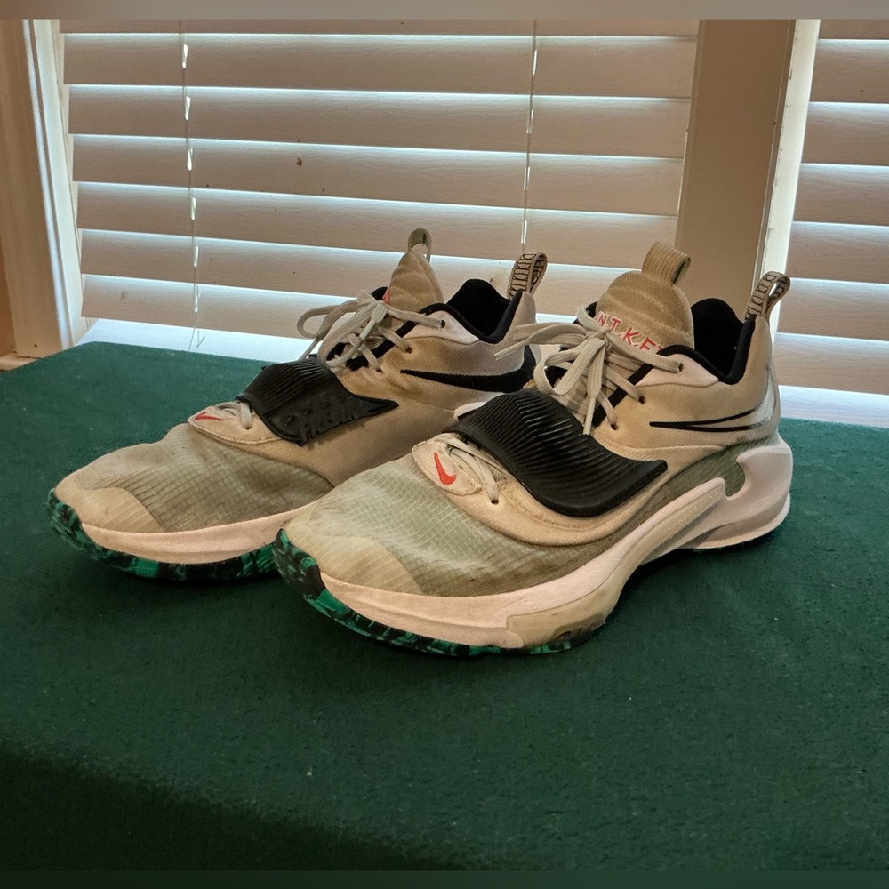 Nike Zoom Freak 3 Bucks Giannis Antetokounmpo basketball shoes